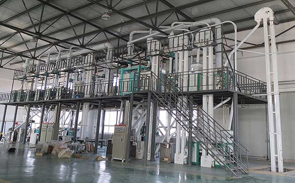振動(dòng)篩在玉米深加工設(shè)備中用于物料分層、清理雜質(zhì)